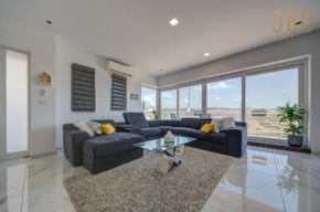 Stunning Villa with Jacuzzi & beautiful views by 360 Estates